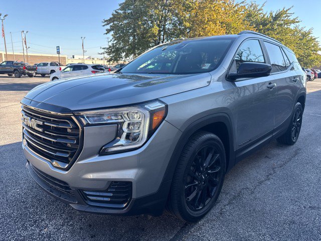Used 2023 GMC Terrain SLE w/ Driver Convenience Package FWD image 7