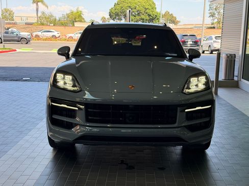 Certified 2025 Porsche Cayenne GTS AWD/4WD image 5