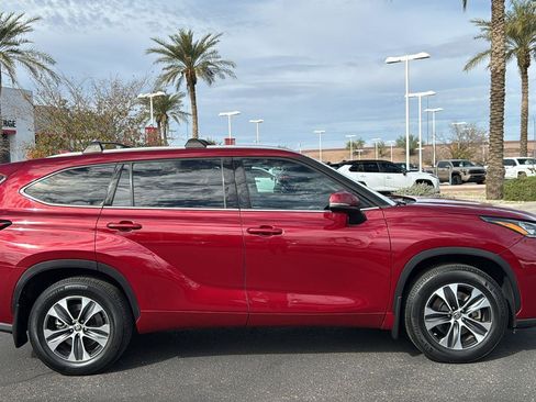 Used 2020 Toyota Highlander XLE image 8