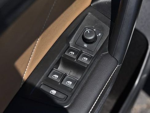 Certified 2023 Volkswagen Tiguan SE FWD image 8