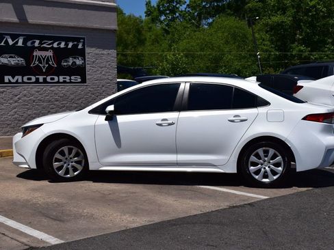 Used 2021 Toyota Corolla LE FWD image 3
