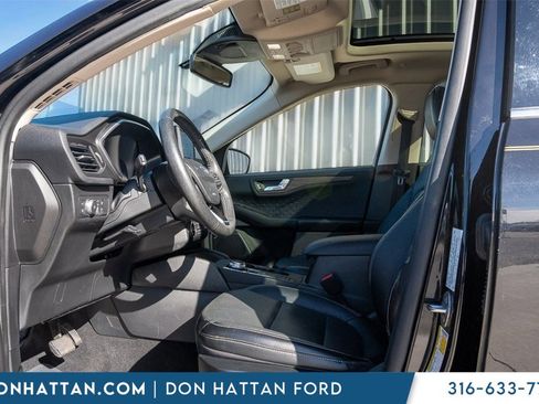 Used 2020 Ford Escape Titanium image 3