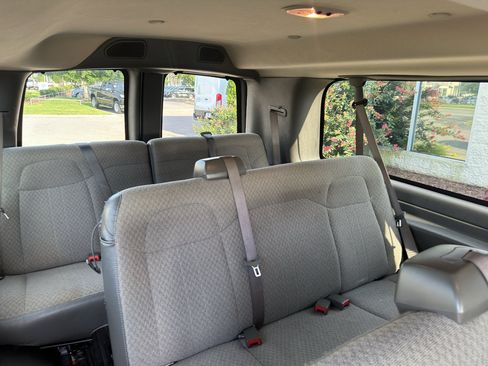 Used 2025 GMC Savana 3500 LT w/ LT Preferred Equipment Group RWD image 18