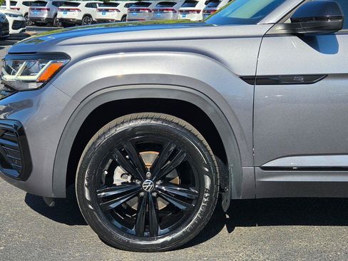 Certified 2023 Volkswagen Atlas SEL R-Line AWD/4WD image 13