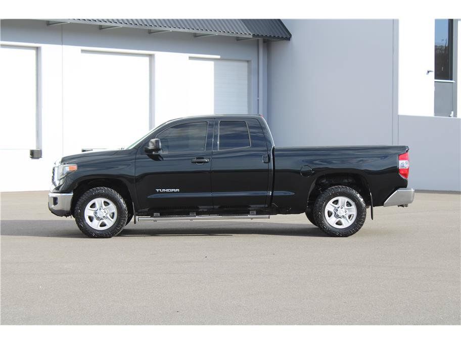 Used 2018 Toyota Tundra SR5 w/ SR5 Upgrade Package AWD/4WD image 2