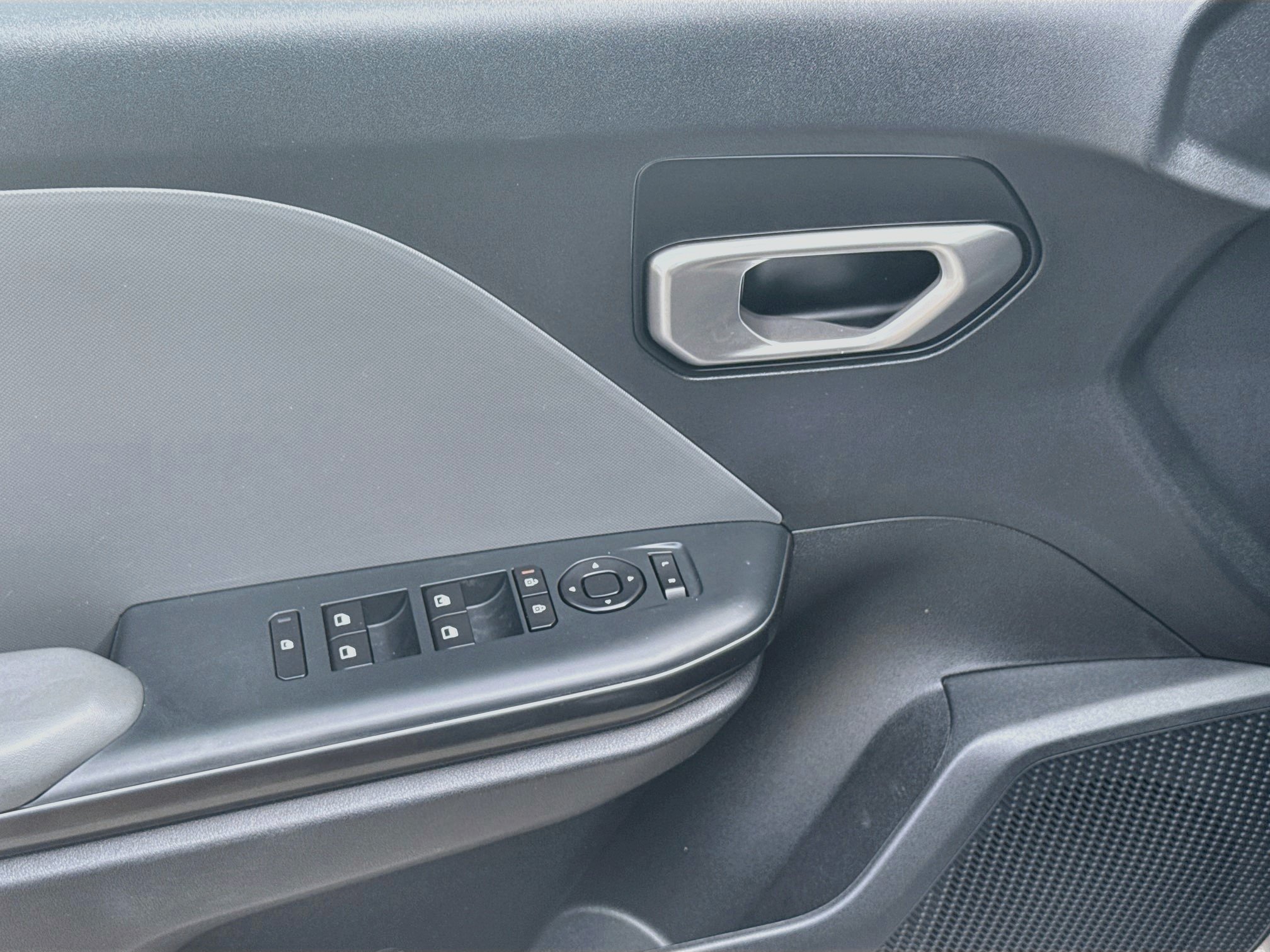 Used 2025 Kia K4 FWD image 16