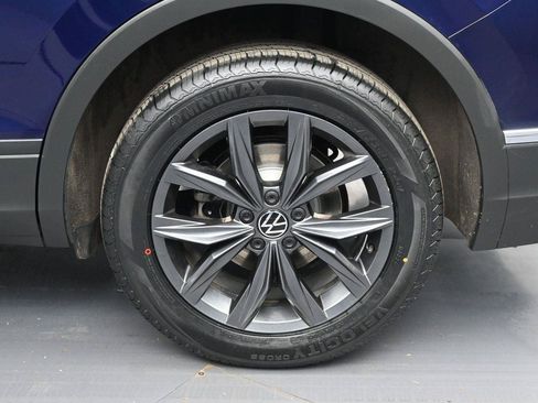 Used 2022 Volkswagen Tiguan SE AWD/4WD image 12