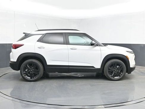 New 2026 Chevrolet TrailBlazer LT w/ Midnight Edition FWD image 15