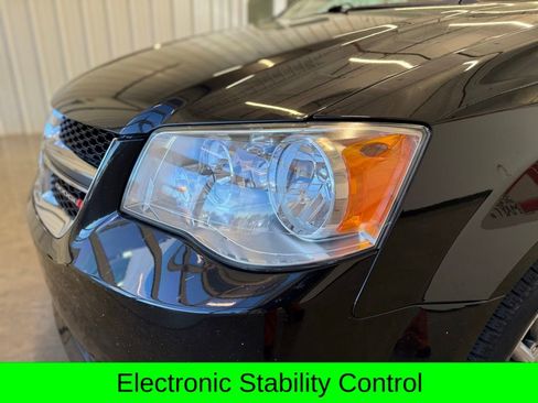 Used 2016 Dodge Grand Caravan SE image 8