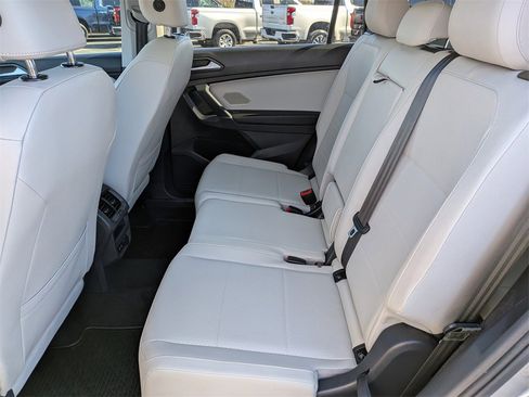 Used 2020 Volkswagen Tiguan SEL image 15