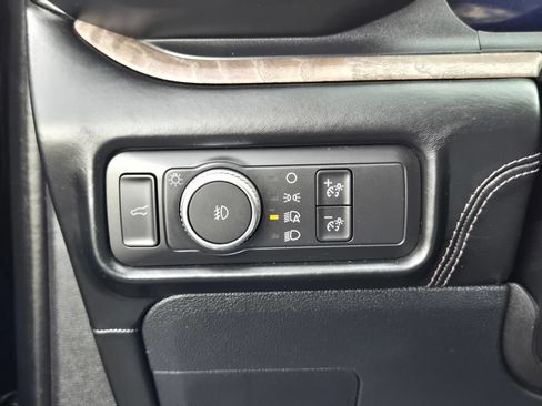 Used 2020 Ford Explorer Platinum w/ Premium Technology Package AWD/4WD image 18