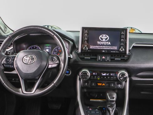 Used 2021 Toyota RAV4 XLE Premium image 17