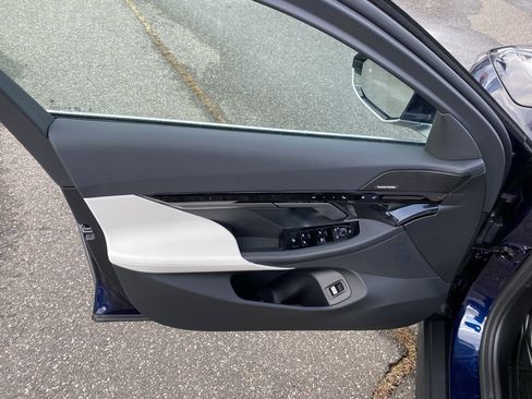 New 2026 BMW 530i xDrive w/ Premium Package image 12