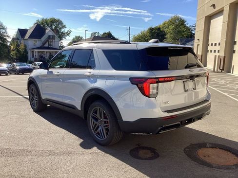 New 2026 Ford Explorer ST-Line w/ ST-Line Street Pack image 5