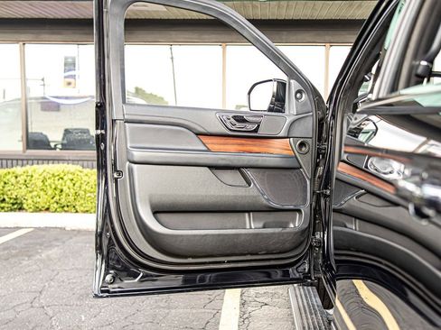 Used 2023 Lincoln Navigator Reserve AWD/4WD image 31