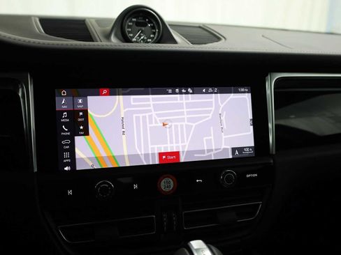 New 2026 Porsche Macan image 33