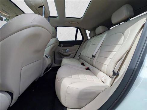 Used 2021 Mercedes-Benz GLC 300 4MATIC image 20