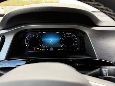 Used 2025 Volkswagen Atlas Cross Sport SE image 17