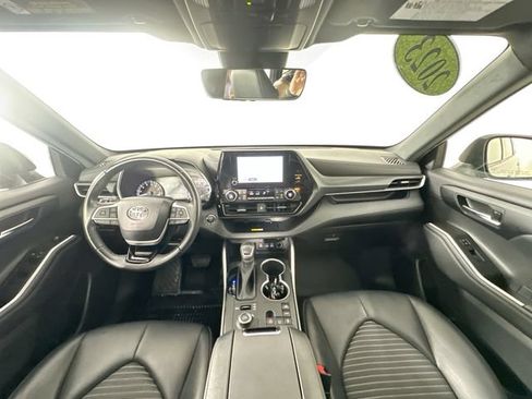 Used 2023 Toyota Highlander XSE AWD/4WD image 12