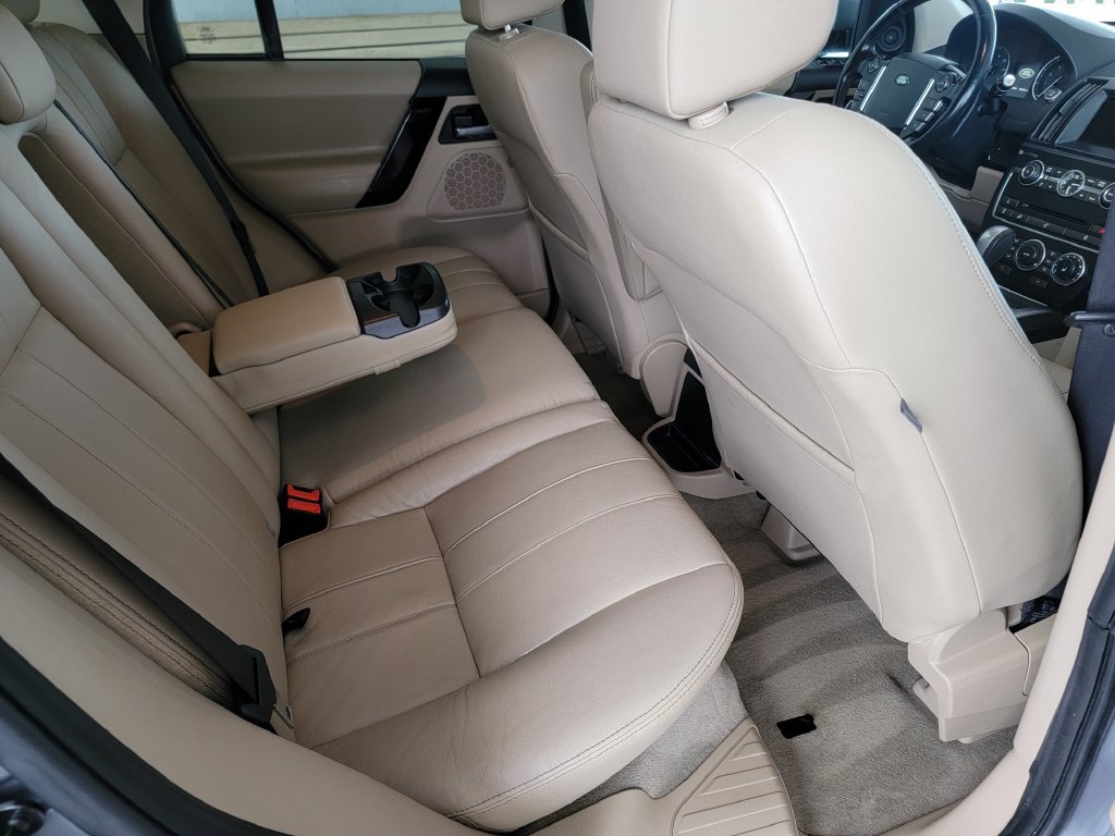 Used 2013 Land Rover LR2 AWD/4WD image 12