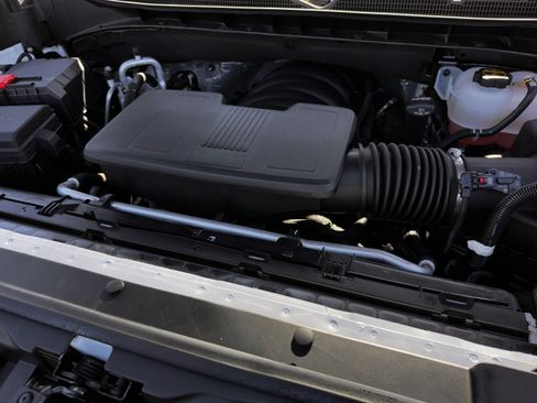 Used 2025 Chevrolet Silverado 1500 LT Trail Boss w/ Convenience Package II AWD/4WD image 32
