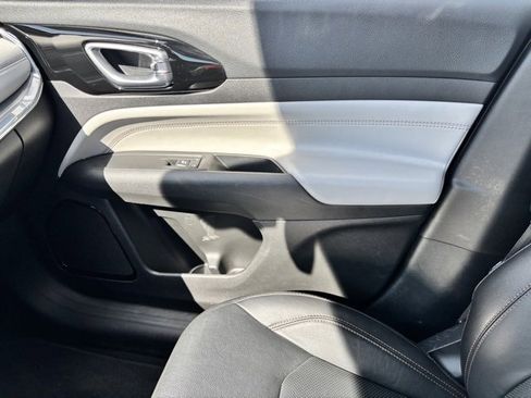 Used 2022 Jeep Compass Limited image 14