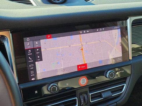 Certified 2024 Porsche Macan Base image 29