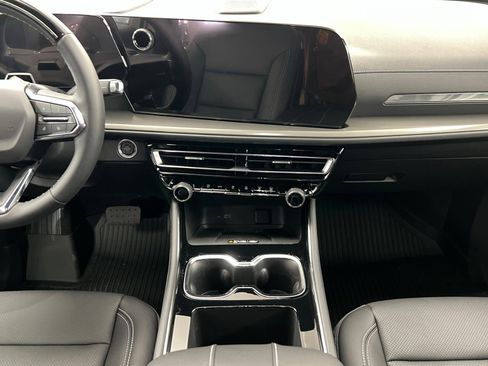 New 2026 Chevrolet Traverse LT w/ Enhanced Driving Package image 14