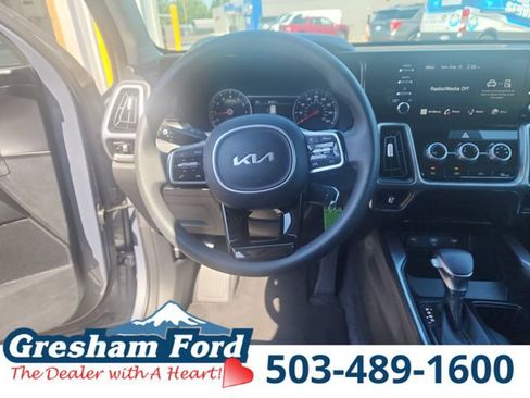 Used 2023 Kia Sorento LX AWD/4WD image 19