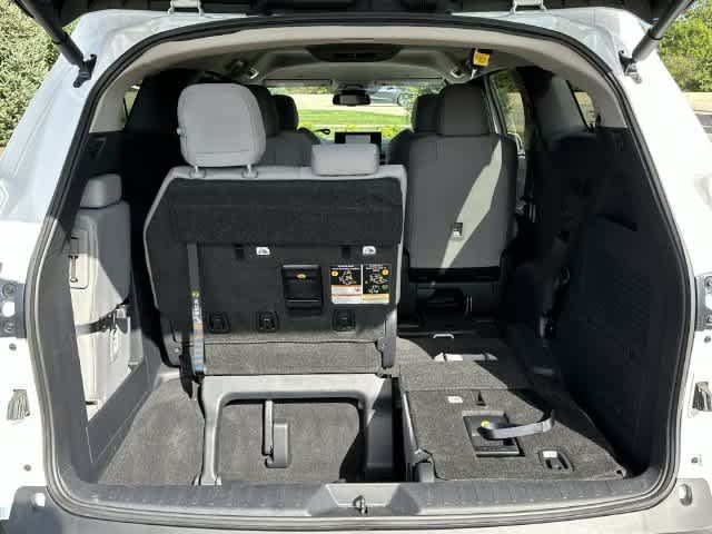 Used 2026 Toyota Sienna LE AWD/4WD image 23