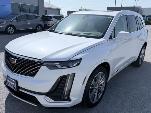 Used 2021 Cadillac XT6 Premium Luxury FWD image 1