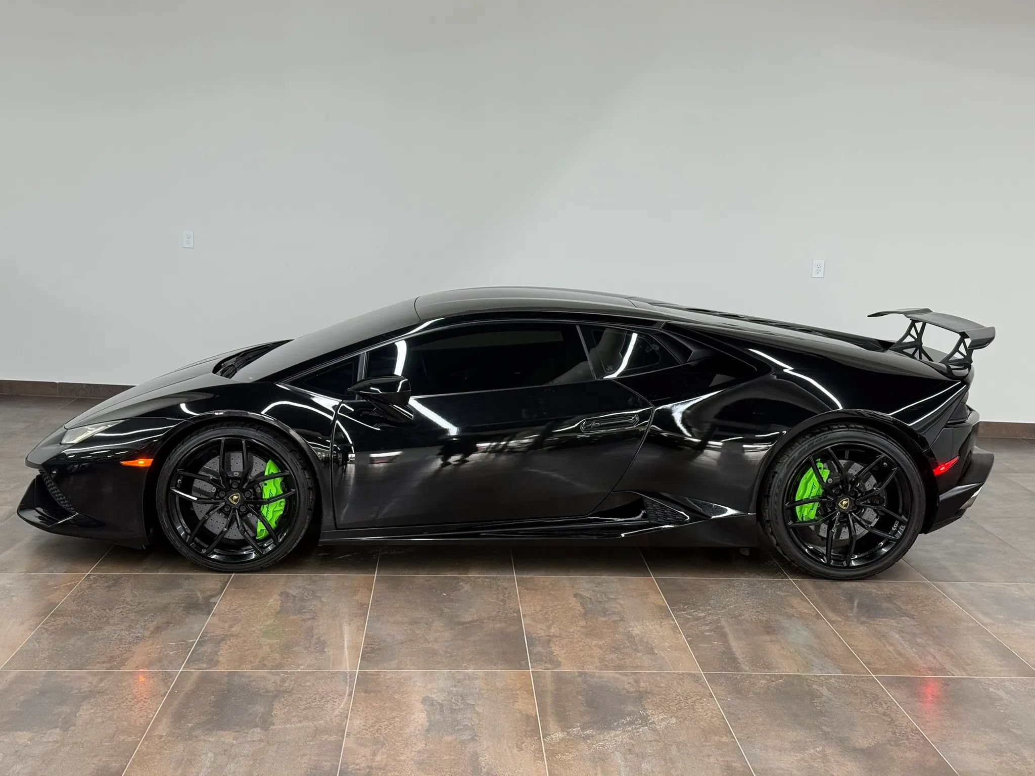 Used 2015 Lamborghini Huracan LP 610-4 AWD/4WD image 5