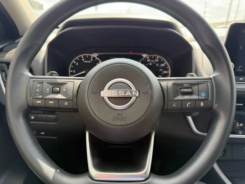 Used 2024 Nissan Rogue SV FWD image 9