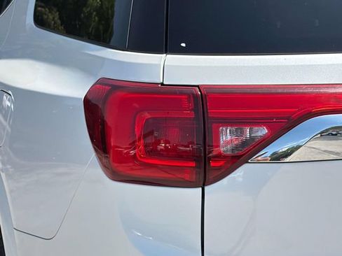 Used 2017 GMC Acadia Denali w/ Technology Package FWD image 10