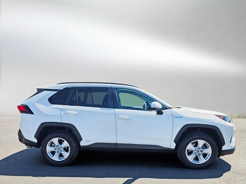 Used 2019 Toyota RAV4 LE AWD/4WD image 6