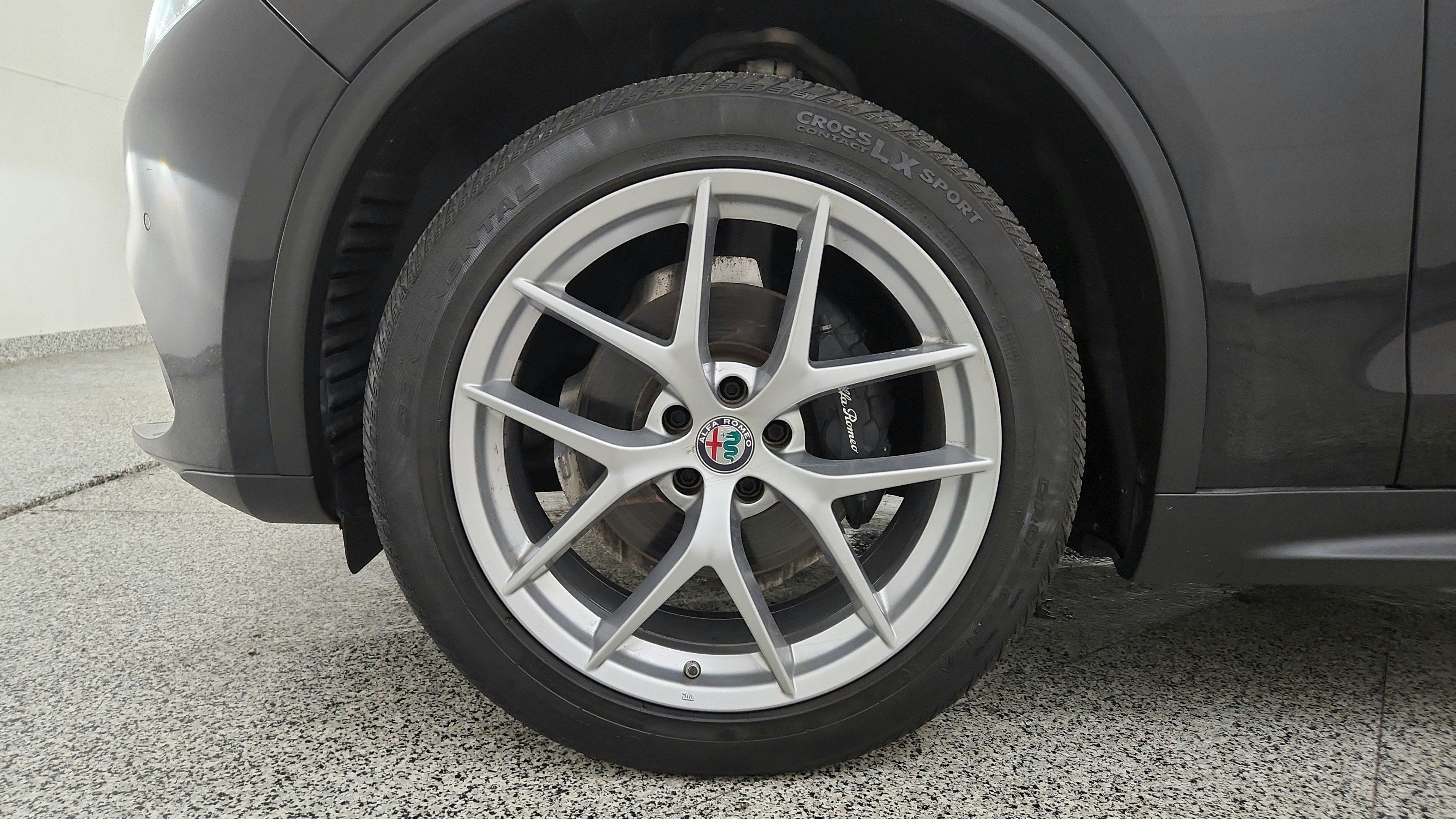 Used 2018 Alfa Romeo Stelvio Ti AWD/4WD image 38