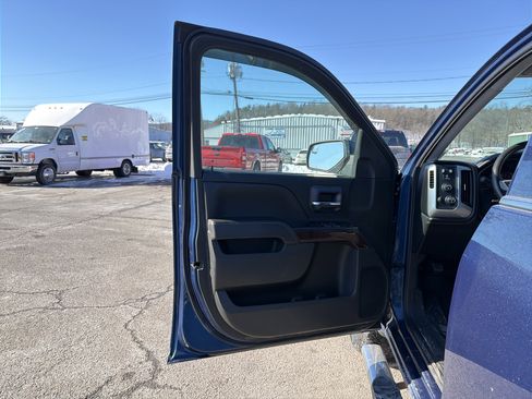 Used 2017 GMC Sierra 1500 SLE w/ SLE Value Package image 11