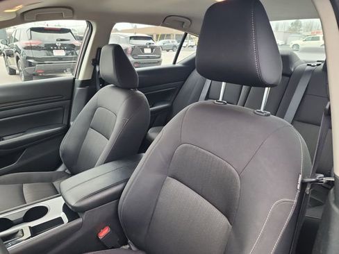 Used 2024 Nissan Altima 2.5 SV image 12