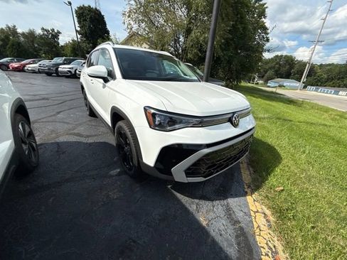New 2026 Volkswagen Taos SEL AWD/4WD image 1