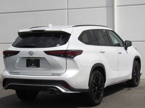 Certified 2025 Toyota Highlander XSE AWD/4WD image 6