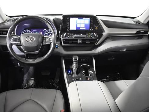 Used 2020 Toyota Highlander XLE AWD/4WD image 26