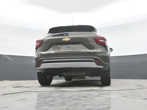 Used 2024 Chevrolet Trax LT w/ Sunroof Package FWD image 31