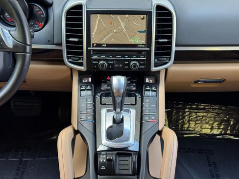 Used 2014 Porsche Cayenne Platinum Edition AWD/4WD image 21