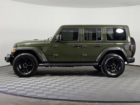 Used 2022 Jeep Wrangler Unlimited Sahara AWD/4WD image 3