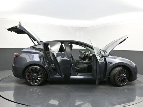 Used 2022 Tesla Model Y Performance AWD/4WD image 32
