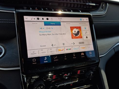 Certified 2023 Jeep Grand Cherokee Limited AWD/4WD image 19