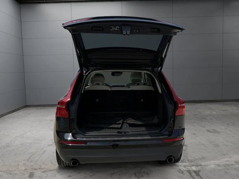 Used 2021 Volvo XC60 T5 Momentum w/ Premium Package AWD/4WD image 9