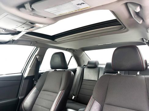 Used 2017 Toyota Camry SE w/ Moonroof Package image 27