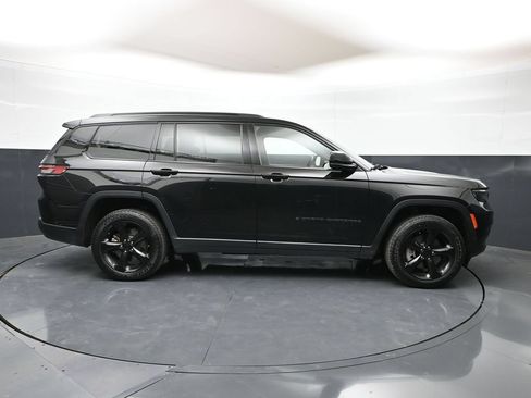 Used 2022 Jeep Grand Cherokee L Laredo AWD/4WD image 27