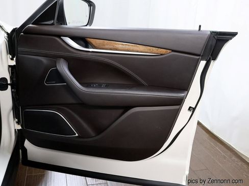 Used 2018 Maserati Levante GranLusso image 38